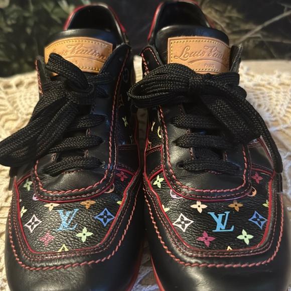 👑SALE!$390*place the offer 🥰
LVUITTONMulticolorMonogramCanvasSneakers Size6/36 - Picture 9 of 13